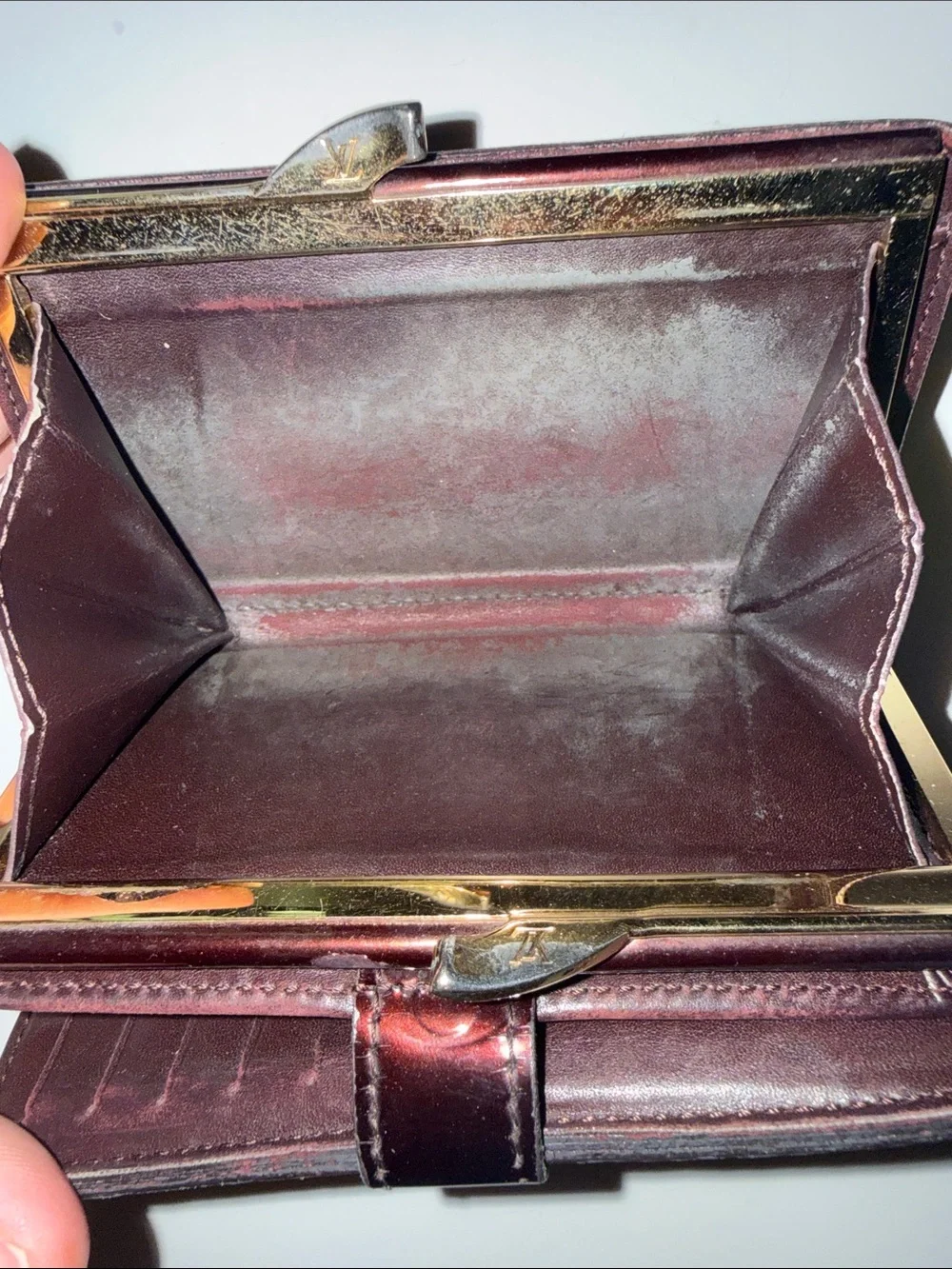 Louis Vuitton Vernis Embossed Compact kiss lock Wallet in Deep Burgundy/brown